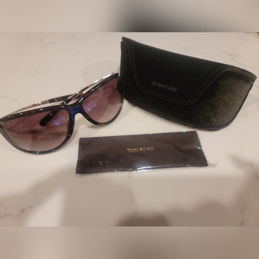 Tom Ford women's sunglasses,  oversized, cat eye,  tortoise/gold frame